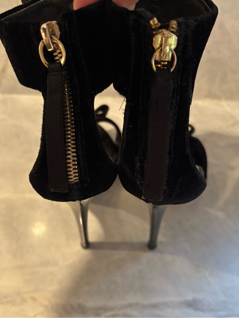 Roger Vivier velvet bow heels with gold detail 4” heels Size 37 - Picture 7 of 11